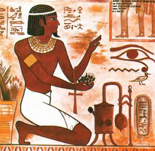 Древнеегипетская фреска, показывающая процесс изготовления ароматических снадобий.