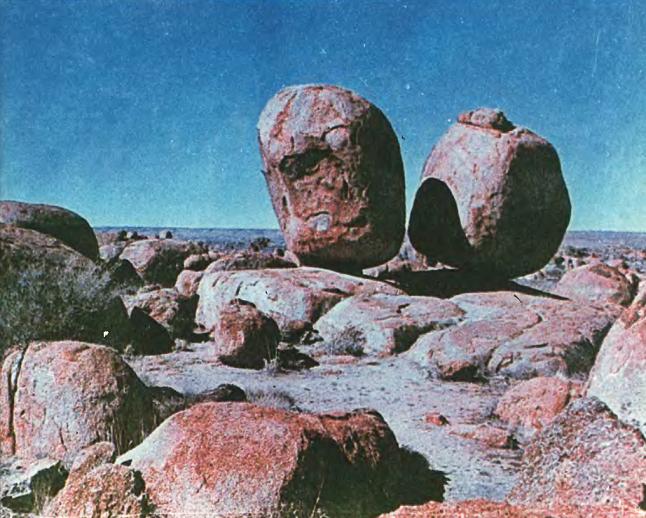 Огромные круглые камни